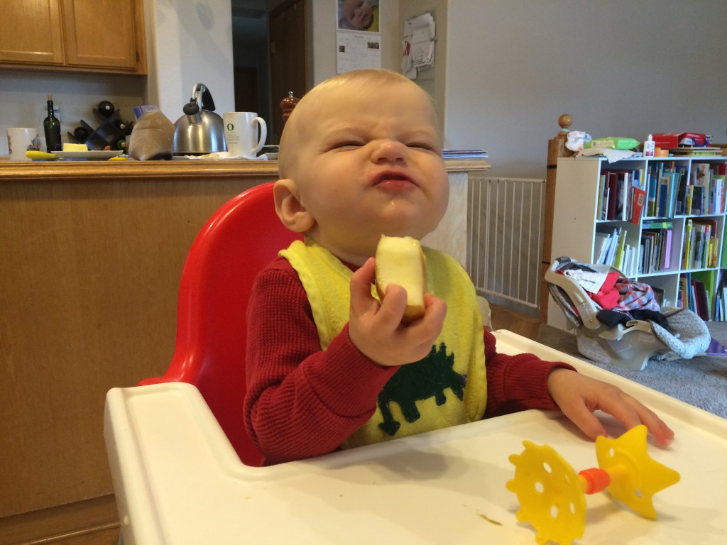 Baby's first taste of apple 