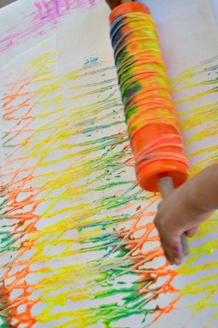 Easy yarn crafts for kids // Rolling pin art // Ten Thousand Hour Mama