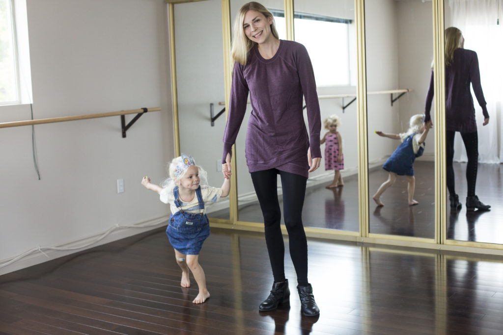 The best clothes for moms are comfortable and professional, practical and gorgeous—because no matter if you're a SAHM or a career gal, you deserve to feel beautiful. Ten Thousand Hour Mama