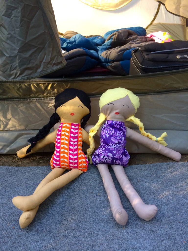 Handmade camping dolls made a recent family camping trip in Oregon even more fun! Ten Thousand Hour Mama