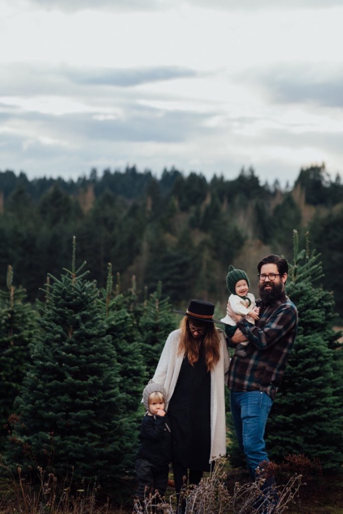 Easy steps to getting the perfect holiday family photo - for this year's Christmas cards! Ten Thousand Hour Mama