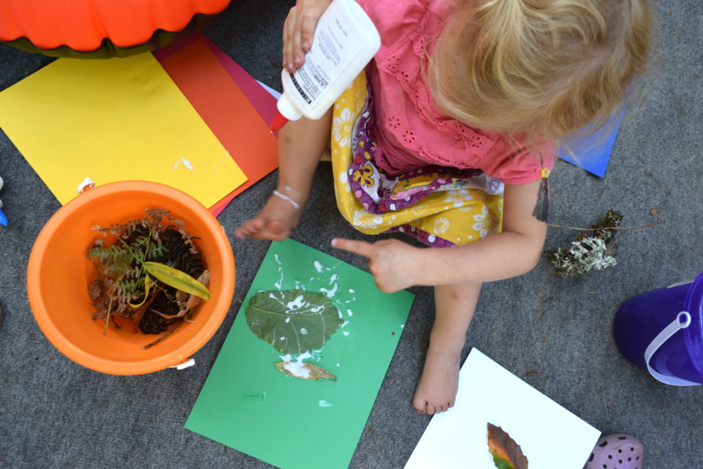 DIY kids' activity buckets for outdoor fun are a great family activity for camping, the beach, or anything outside - made from Dollar Store supplies. Ten Thousand Hour Mama