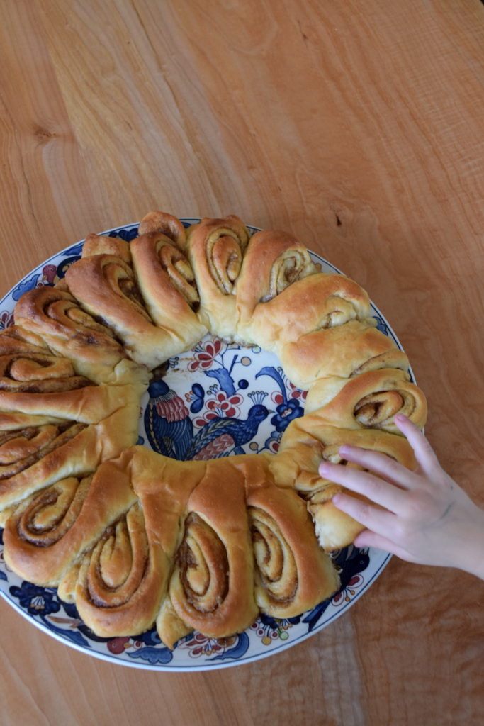 This Christmas breakfast pastry is like a cinnamon roll—but better. This tea ring recipe is a holiday family tradition! Ten Thousand Hour Mama