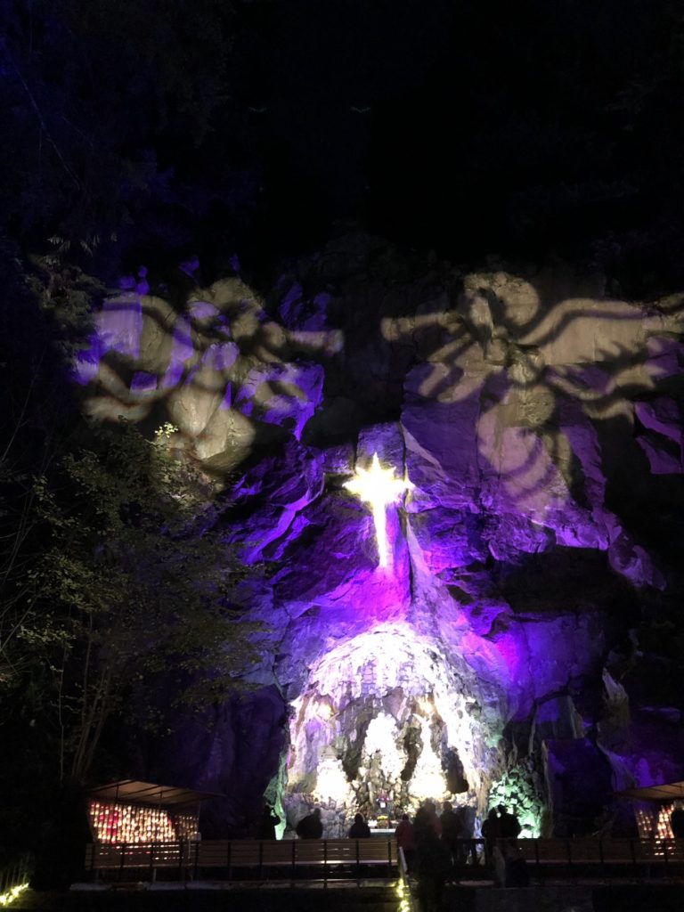 Portland Oregon Christmas lights and activities: The Grotto. Ten Thousand Hour Mama
