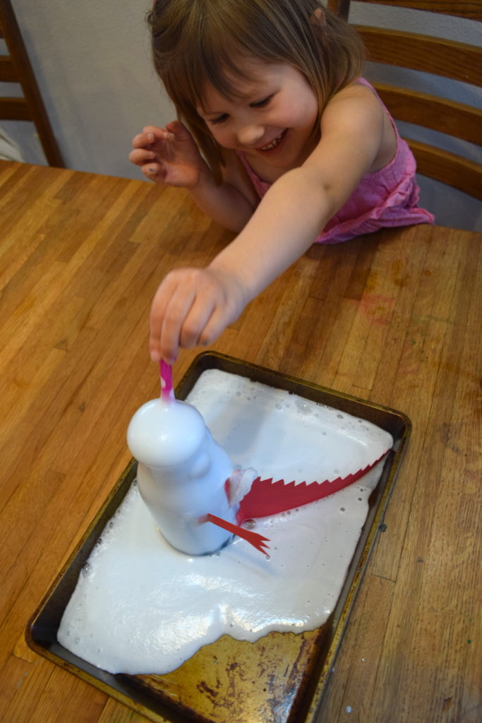 Mixing colors activities for homeschool preschool lesson - baking soda vinegar experiment. Ten Thousand Hour Mama