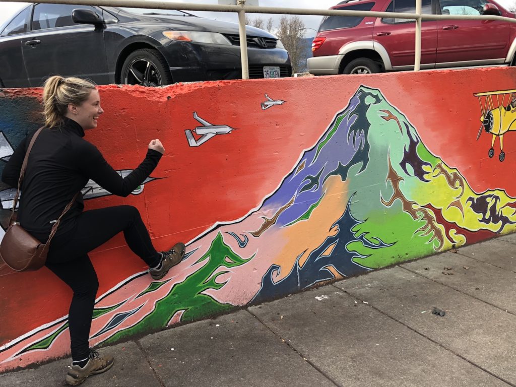 What to do in Hood River, Oregon: murals and more. Ten Thousand Hour Mama